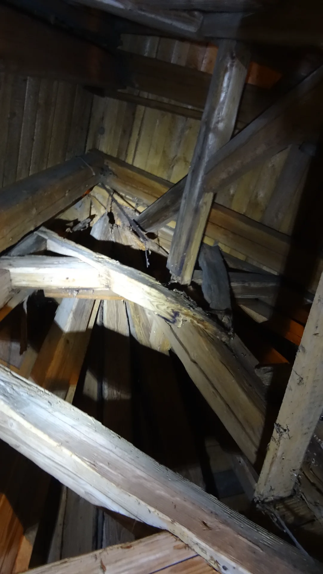  Oprava střechy nad lodí a presbytářem kostela — fotka 1