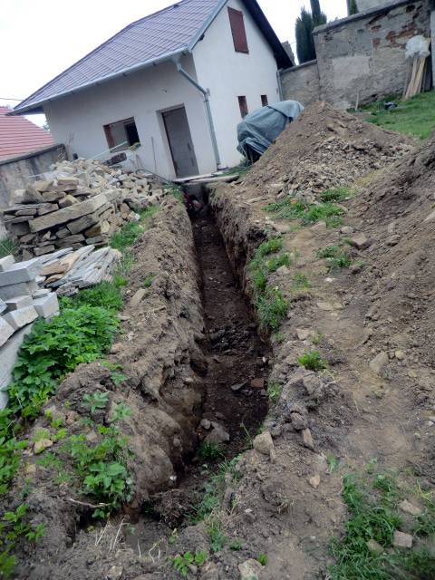Vybudování sociálního zázemí a oprava střechy — fotka 2