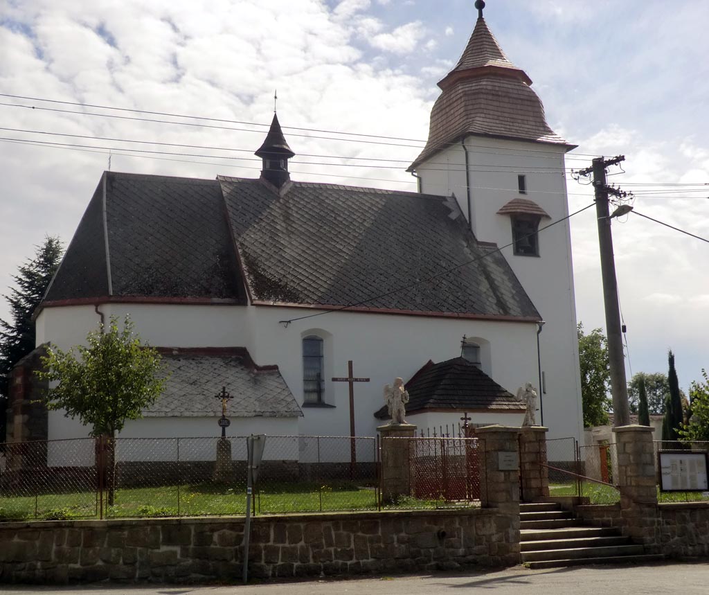 Vybudování sociálního zázemí a oprava střechy — fotka 29