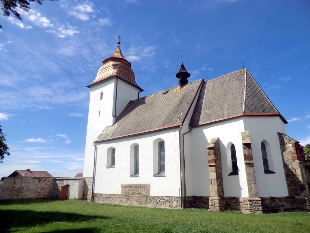 Vybudování sociálního zázemí a oprava střechy — fotka 32